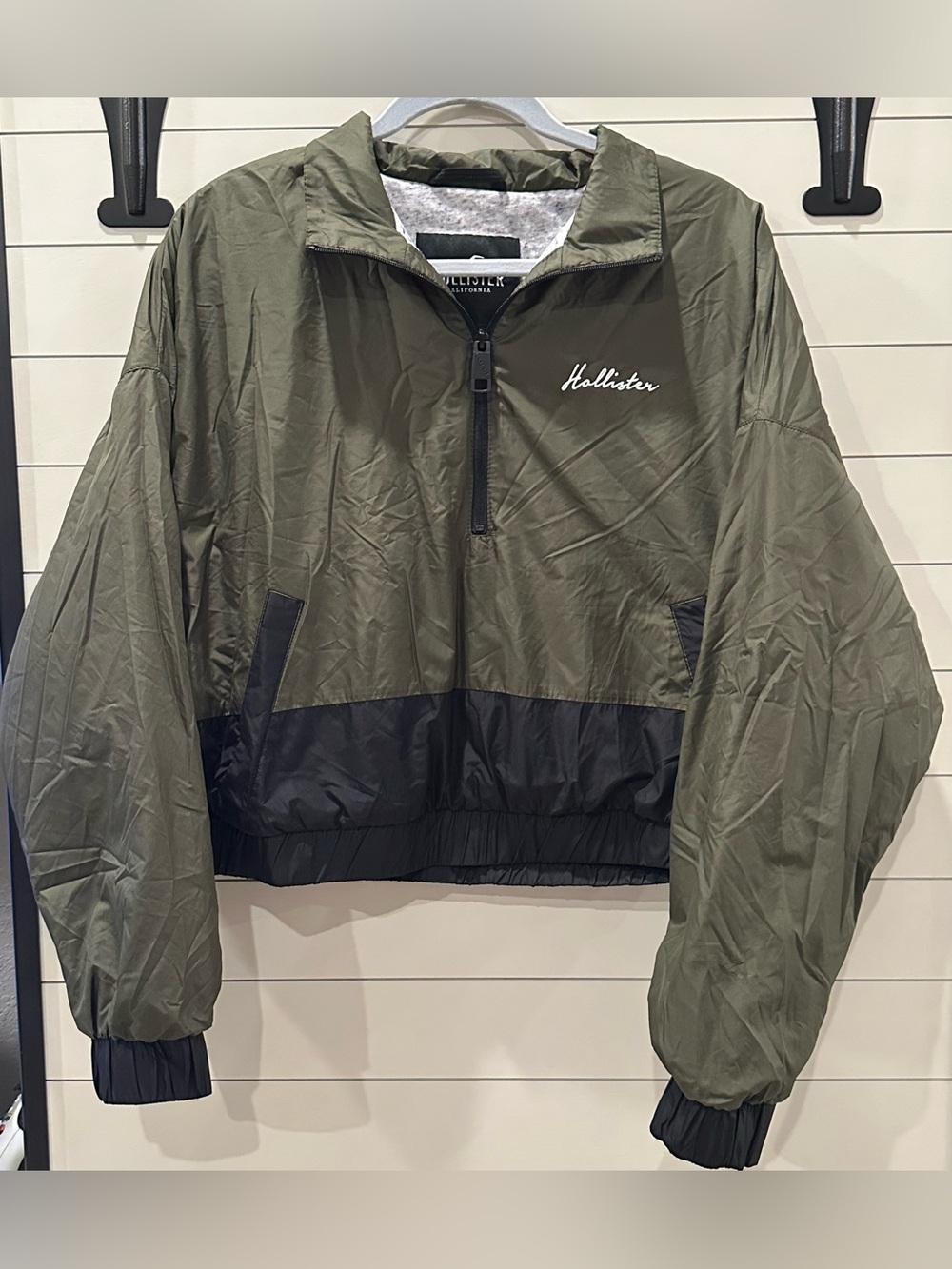 Women’s Hollister Olive Green and Black Half-Zip Cropped Windbreaker Size XL